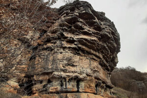 Pikturimet shkëmbore te Guva e Mrrizit (Unike në Kosovë) 1