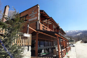 Hotel Restaurant “Gështenja”