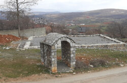 Rrënojat e xhamisë së vjetër